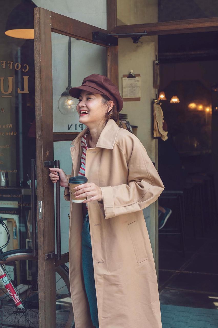 Ritratto di Maria Rossi, cliente soddisfatta con sorriso genuino